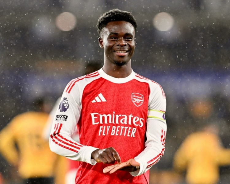 b体育下载-值得纪念！萨卡社媒晒照，庆祝达成阿森纳生涯300场里程碑+取胜